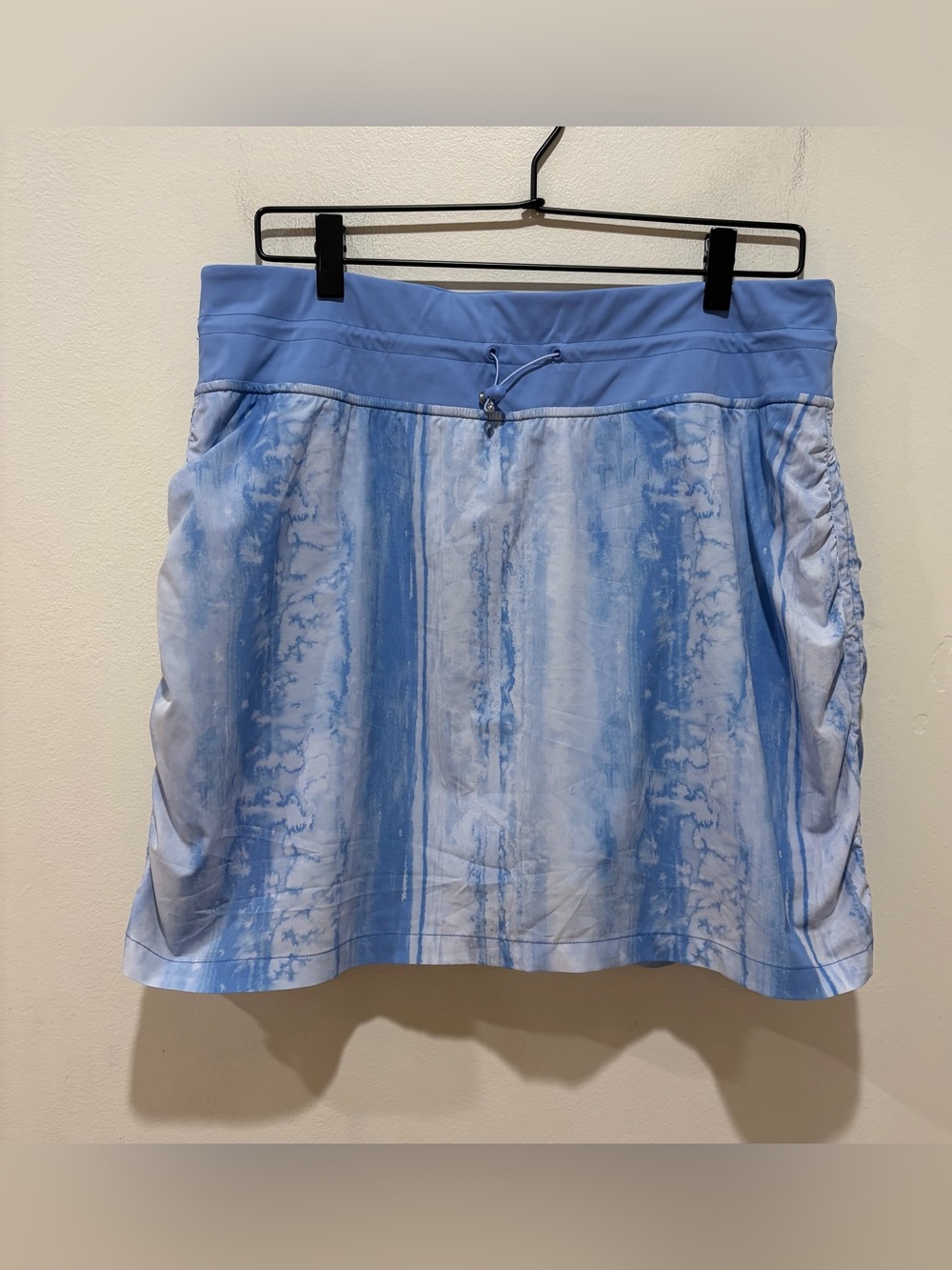 TravisMathew Women’s Dune Grass Skort (Skirt w/ Attached Shorts) - Tie-Dye Blue